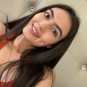 Meet your Posher, Alicia